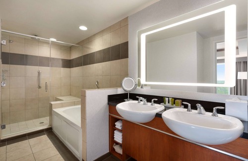 Linthicum Heights Hotel | Hilton Baltimore BWI Airport