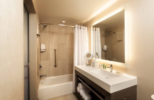 Downtown Cleveland Hotel | Hilton Cleveland Downtown