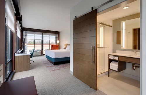Lakeview Hotel | Hilton Garden Inn Haymarket