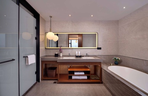 Linghe District Hotel | Hilton Garden Inn Jinzhou Central Street