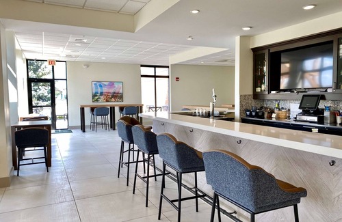 Summit Corners Hotel | Hilton Garden Inn Oconomowoc