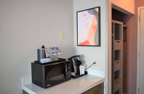 Summit Corners Hotel | Hilton Garden Inn Oconomowoc
