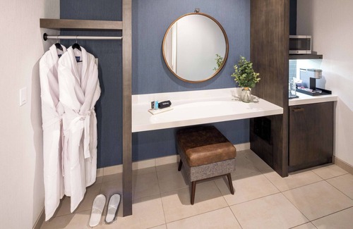 Downtown Hotel | Hilton Garden Inn Redmond Seattle