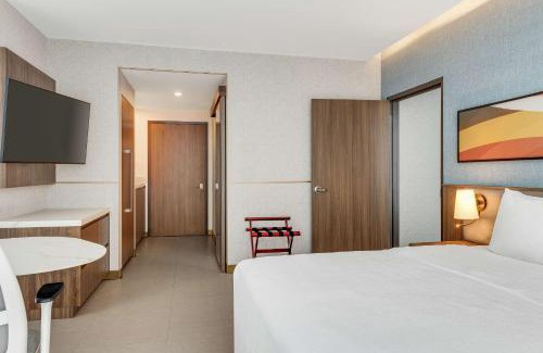Alajuela Hotel | Hilton Garden Inn San Jose Airport City Mall