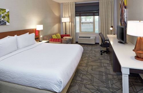Brown and Stetson Business Hotel | Hilton Garden Inn Scottsdale Old Town