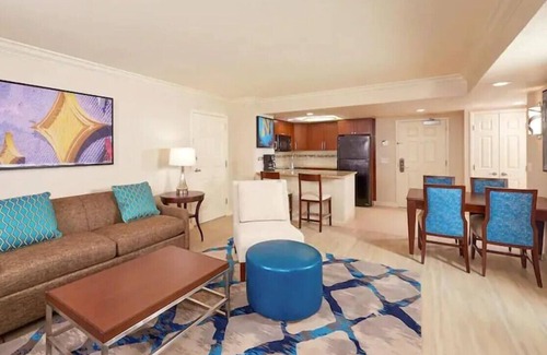 Las Vegas Resort | Hilton Grand 2BR Suite at Las Vegas 2023 F1 Grand Prix