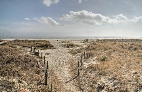 Folly Field Apartment | Hilton Head Condo with Pool Bar Walk to Beach!