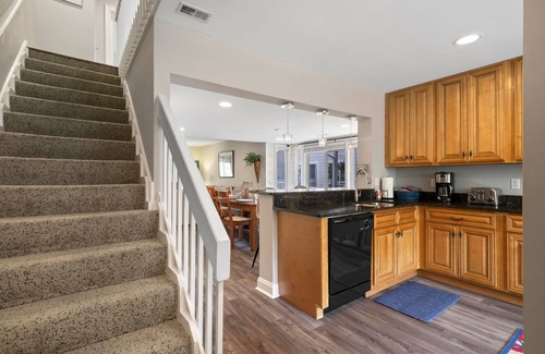 Hilton Head Island House | Hilton Head Luxury Condo: Coligny Beach, Dining, Family, Golf - Sleeps 10