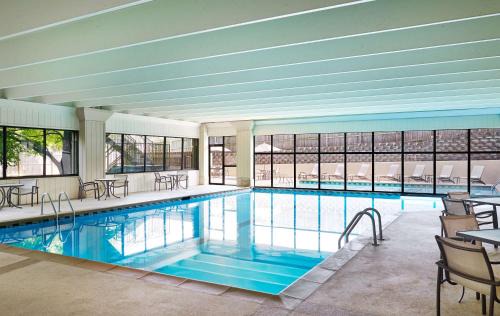 Waldron Hotel | Hilton Kansas City Airport
