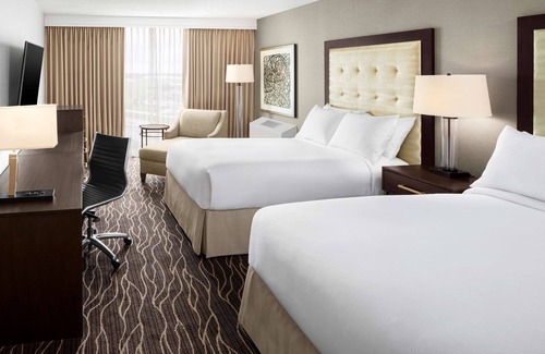 Waldron Hotel | Hilton Kansas City Airport