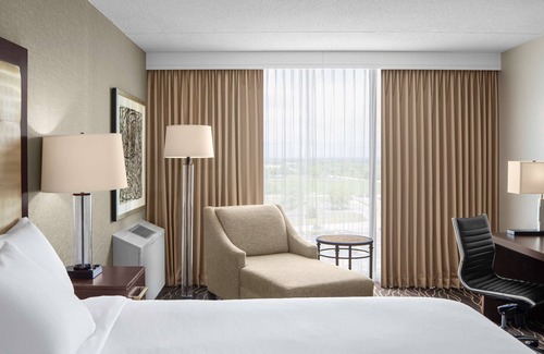 Waldron Hotel | Hilton Kansas City Airport