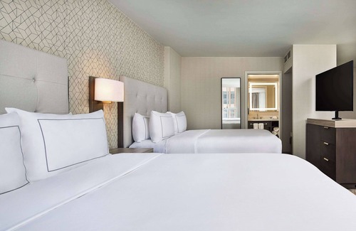 Country Club Plaza Area Hotel | Hilton Kansas City Country Club Plaza