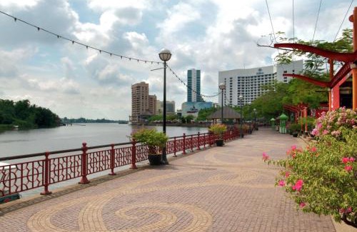 Kampung Surabaya Hotel | Hilton Kuching Hotel