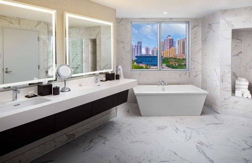 Aventura Hotel | Hilton Miami Aventura
