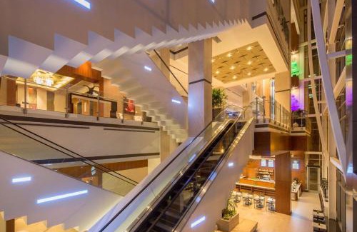 Downtown Hotel | Hilton Norfolk The Main