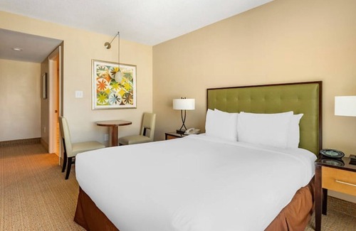 Northeast Virginia Beach Resort | Hilton Ocean Beach Club Resort an Oceanfront Resort in 2 Bedroom City View Unit!