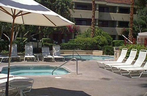 Downtown Palm Springs Resort | Hilton Palm Springs
