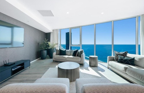 Surfers Paradise Apartment | Hilton Panoramic Oceanview Sub-Penthouse