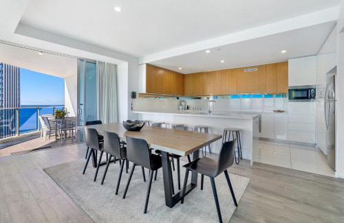 Surfers Paradise Apartment | Hilton Panoramic Oceanview Sub-Penthouse