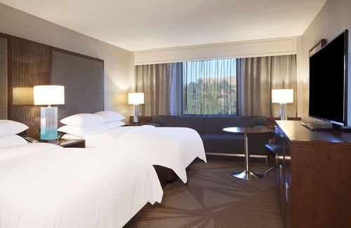 Cedar Knolls Hotel | Hilton Parsippany
