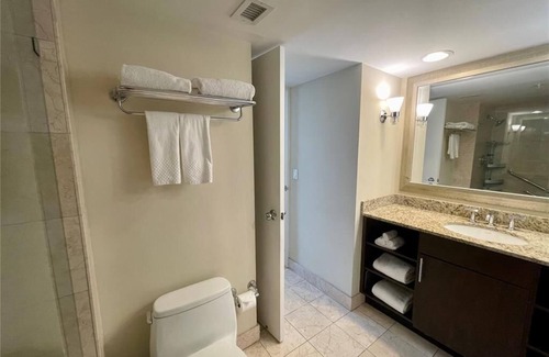East Fort Lauderdale Apartment | Hilton Penthouse Suite with Luxury Hotel Amenities