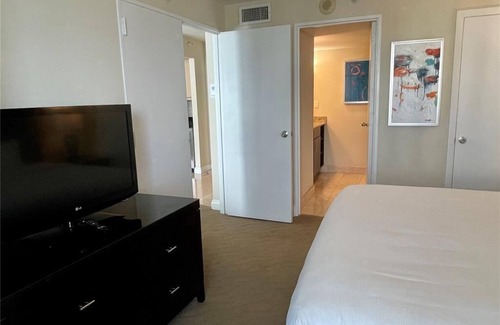 East Fort Lauderdale Apartment | Hilton Penthouse Suite with Luxury Hotel Amenities