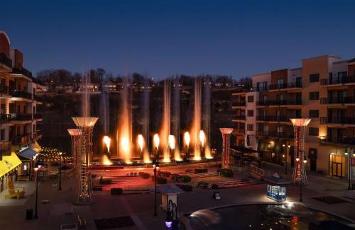 Downtown Branson Hotel | Hilton Promenade Branson Landing