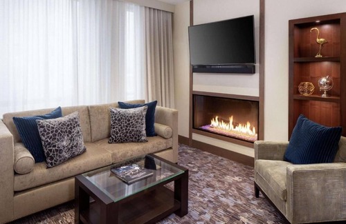 Downtown Apartment | Hilton Rochester Mayo Clinic Area has a fitness center, shared lounge .