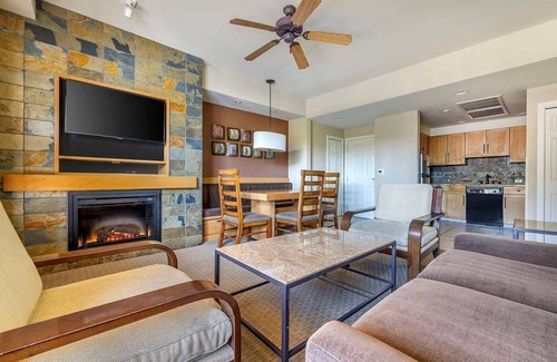 South Lake Tahoe Condo | Hilton South Lake Tahoe- 2 BD Deluxe Condo W/Balcony near Heavenly Gondola