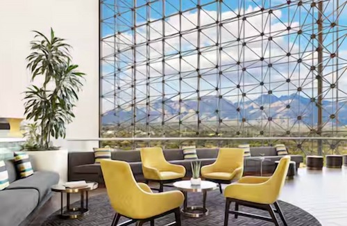 Tucson Hotel | Hilton Tucson 2 Queens: Picturesque Location, Outdoor Pool Access