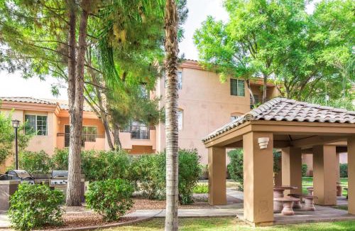 North Scottsdale Resort | Hilton Vacation Club Scottsdale Villa Mirage