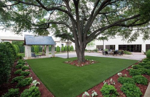 Brazos Hotel | Hilton Waco