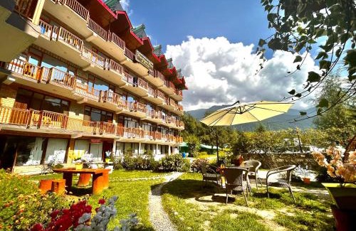 Vashist Hotel | Himalayan Fort Resort, Manali - !Riverside Property ! Big Garden with Bonfire ! Guest preferred ! Scenic River & Mountain View ! Big Parking ! Luxury Balcony Rooms ! Playing Zone ! Property of the Year