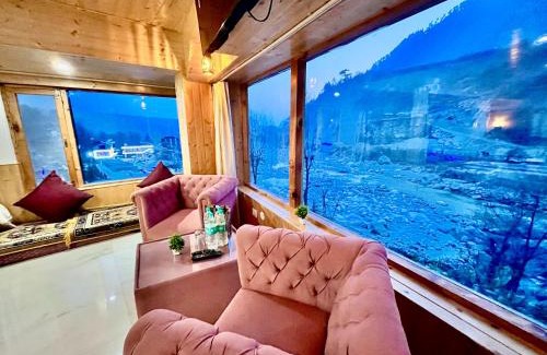 Vashist Hotel | Himalayan Fort Resort, Manali - !Riverside Property ! Big Garden with Bonfire ! Guest preferred ! Scenic River & Mountain View ! Big Parking ! Luxury Balcony Rooms ! Playing Zone ! Property of the Year