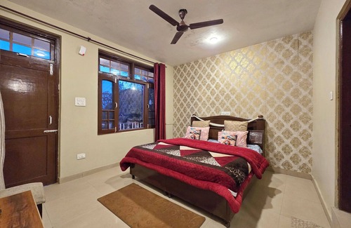 Naddi Bed & Breakfast | Himalayan Horizon and Cafe