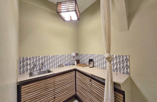 Naddi Bed & Breakfast | Himalayan Horizon and Cafe
