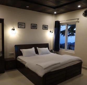 The Mall Road House | Himalayan view stay - Pahado wala ghar