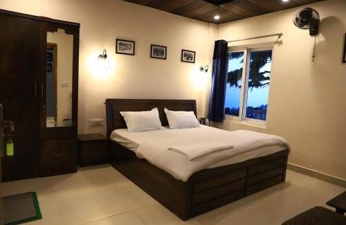 The Mall Road House | Himalayan view stay - Pahado wala ghar