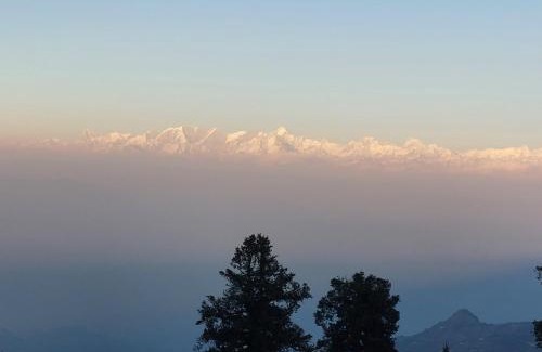 The Mall Road House | Himalayan view stay - Pahado wala ghar