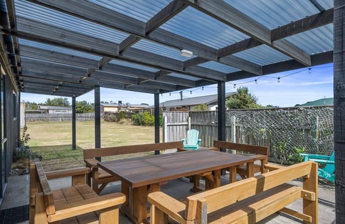 Himatangi Beach House | Himatangi Kiwi Bach - Himatangi Beach Holiday Home