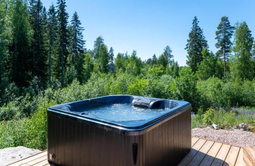 Jamsa Cabin | Himoskuutio 3 inc outdoor jacuzzi