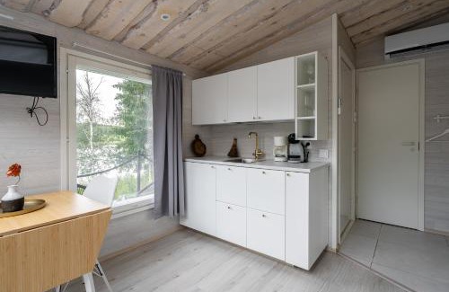 Jamsa House | Himosranta Suite C - Private Suite with Sauna & Lake Views
