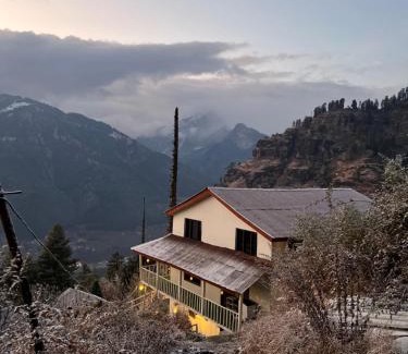 Manali House | HimtrekStays Sethan, Heritage House, Manali