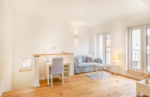 Alt-Grunwinkel Apartment | Hinterhof-Juwel mit Küche und Smart-TV