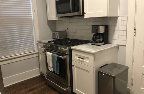 Tyler Park Apartment | Hip 3BR/2BA Highlands Loft on BEST Part of Bardstown Road. Comfy & Convenient!