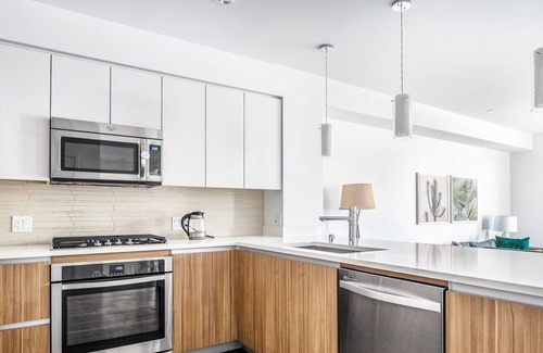 Campbell Apartment | Hip Campbell 1BR w/ W/D, Pool, Gym, Parking, near WF + TJ, by Blueground