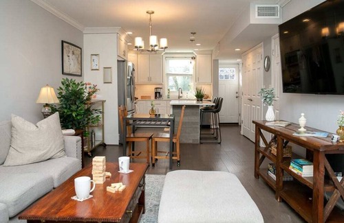 Potomac West House | Hip, Close to Del Ray, Lit Patio, WFH