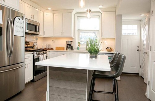 Potomac West House | Hip, Close to Del Ray, Lit Patio, WFH
