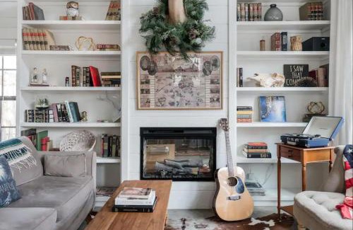 Cleveland Park House | Hip, Cozy Cottage with a Fire Pit in Cleveland Park