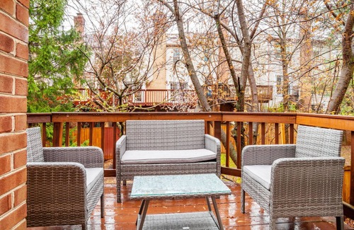 Fairfax House | Hip Fairfax 3BR w/Backyard, nr Shopping Mall & Park, by Blueground